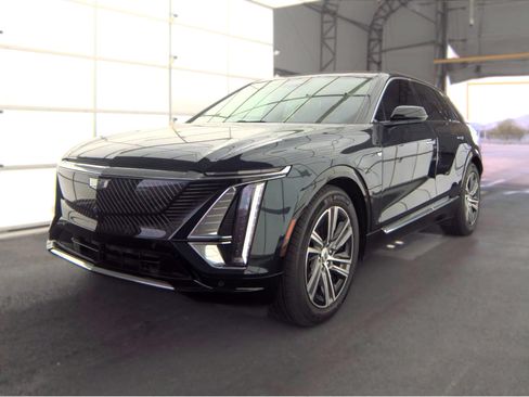 Used 2024 Cadillac Lyriq Luxury w/ LPO, Floor Liner Package AWD/4WD image 2