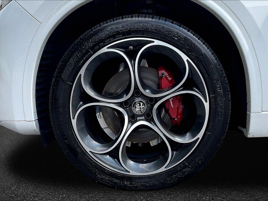 Used 2023 Alfa Romeo Stelvio Veloce AWD/4WD image 25