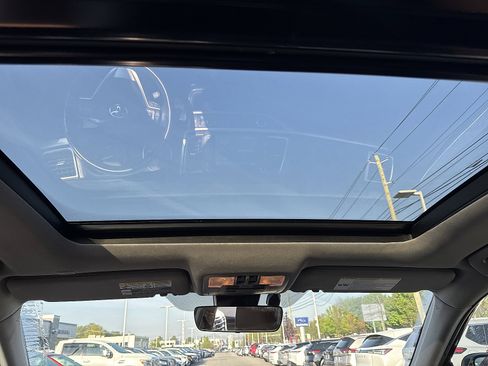 Used 2019 Toyota Highlander Limited Platinum w/ Carpet Mat Package (TMS) AWD/4WD image 10