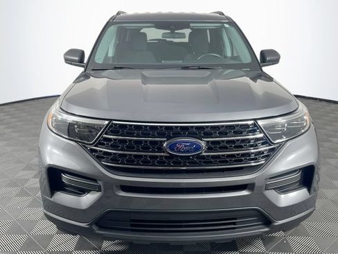 Used 2021 Ford Explorer XLT RWD image 3