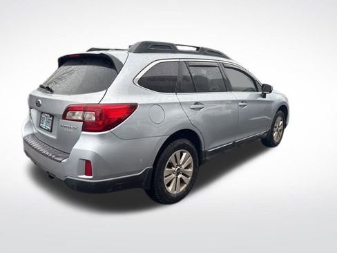 Used 2015 Subaru Outback 2.5i Premium image 3
