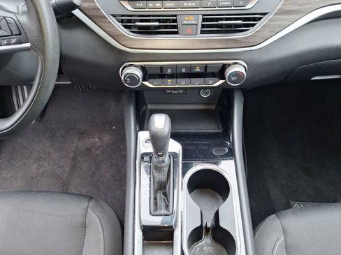 Used 2024 Nissan Altima 2.5 SV FWD image 13