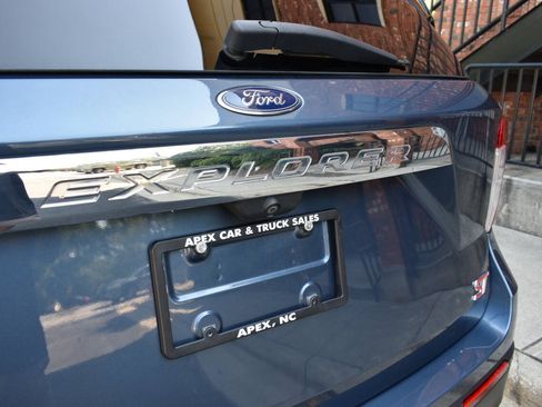 Used 2020 Ford Explorer 4WD w/ Class III Trailer Tow Package image 32