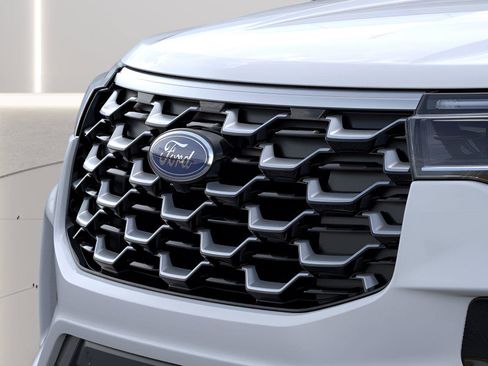 Used 2026 Ford Explorer Platinum w/ LUX Leather Package AWD/4WD image 18