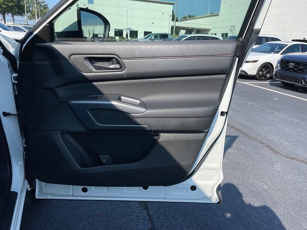 Used 2025 Nissan Pathfinder Rock Creek AWD/4WD image 29