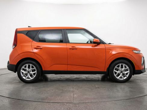 Used 2025 Kia Soul LX w/ LX Technology Package image 11
