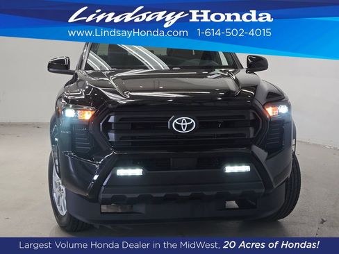 Used 2025 Toyota Tacoma SR5 image 2