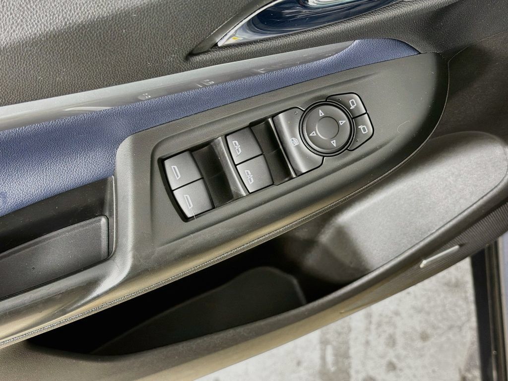 Used 2023 Chevrolet Bolt EUV Premier w/ Sun & Sound Package FWD image 17