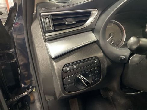 Used 2019 INFINITI QX50 Essential w/ Premium Heat Package image 17