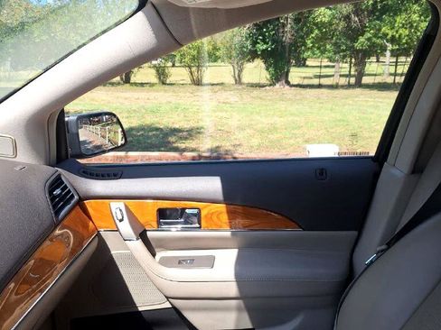 Used 2014 Lincoln MKX FWD w/ Equipment Group 101A image 24