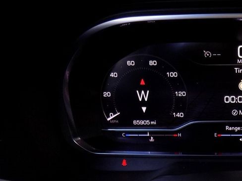 Used 2024 GMC Yukon XL SLT image 17