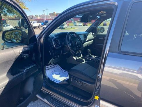 Used 2021 Toyota Tacoma TRD Off-Road image 10