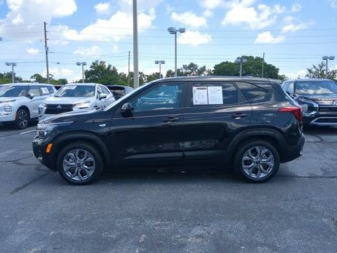 Used 2024 Kia Seltos LX AWD/4WD image 9