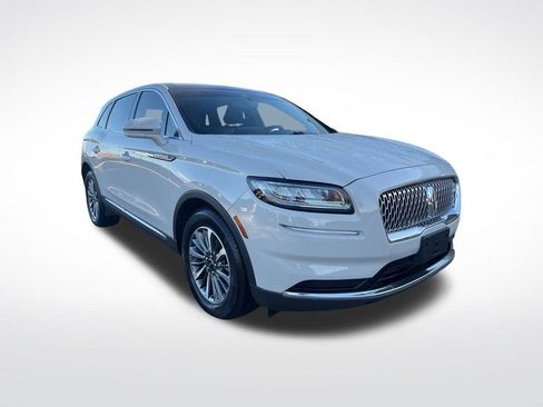 Used 2022 Lincoln Nautilus Reserve image 3