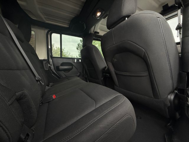Used 2018 Jeep Wrangler Unlimited Sport S AWD/4WD image 18