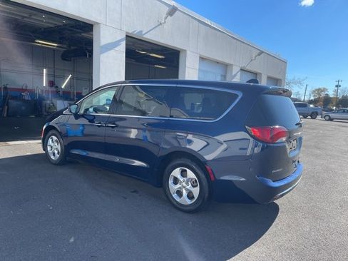 Used 2017 Chrysler Pacifica Touring Plus image 6