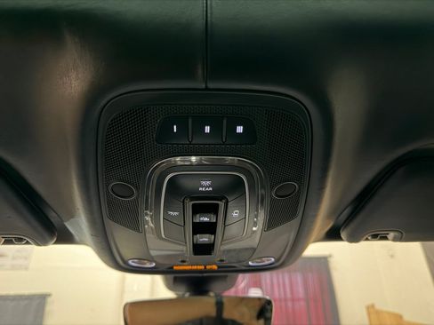 Used 2017 Bentley Bentayga AWD/4WD image 59