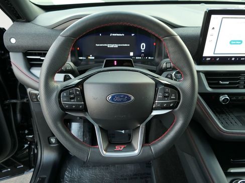 Used 2025 Ford Explorer ST image 19