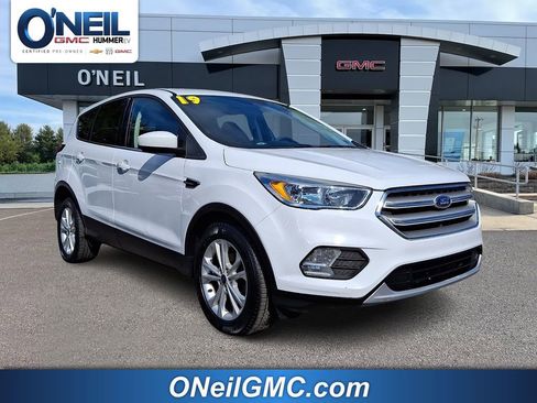 Used 2019 Ford Escape SE image 1