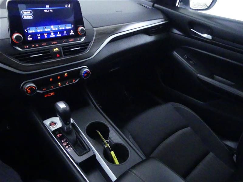 Used 2025 Nissan Altima 2.5 SV FWD image 13