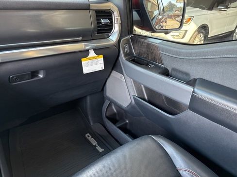 Used 2022 Ford F150 Lariat w/ Max Trailer Tow Package image 16