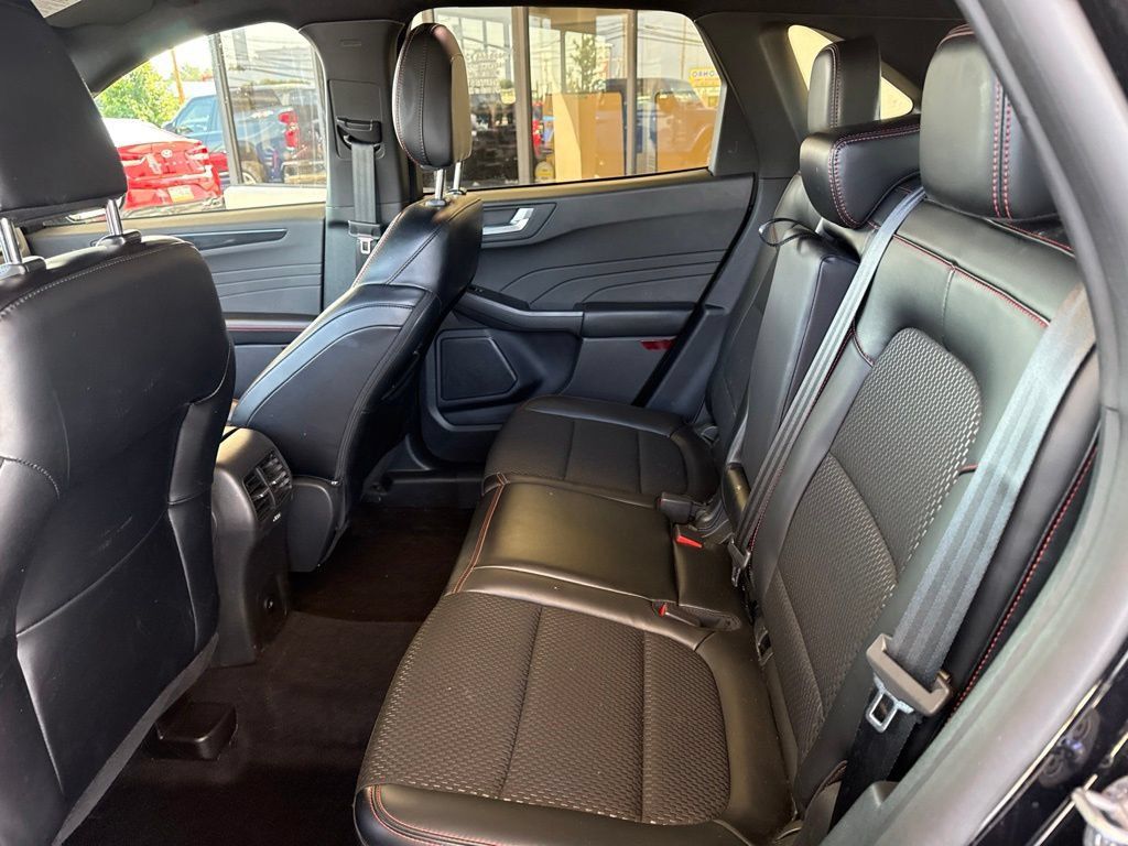 Certified 2024 Ford Escape ST-Line w/ Tech Pack #1 AWD/4WD image 13