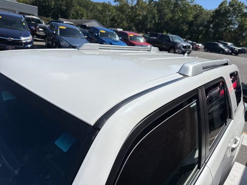 Used 2018 Toyota 4Runner SR5 AWD/4WD image 8