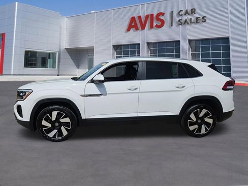 Used 2025 Volkswagen Atlas Cross Sport SE FWD image 2