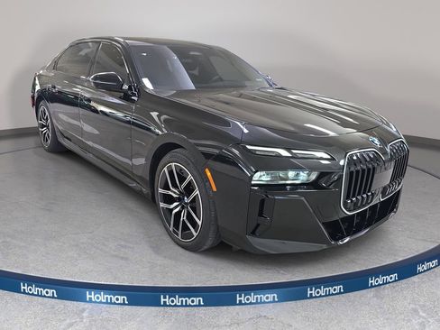 Used 2024 BMW 740i xDrive w/ Premium Package 2 image 4