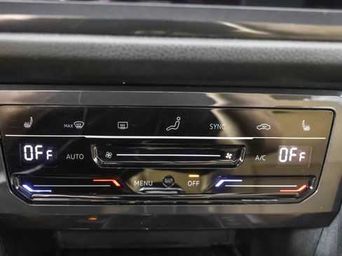 Used 2024 Volkswagen Tiguan SE FWD image 29