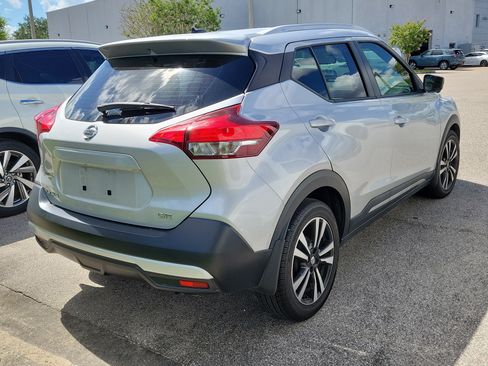 Used 2019 Nissan Kicks SR w/ SR Premium Package FWD image 3