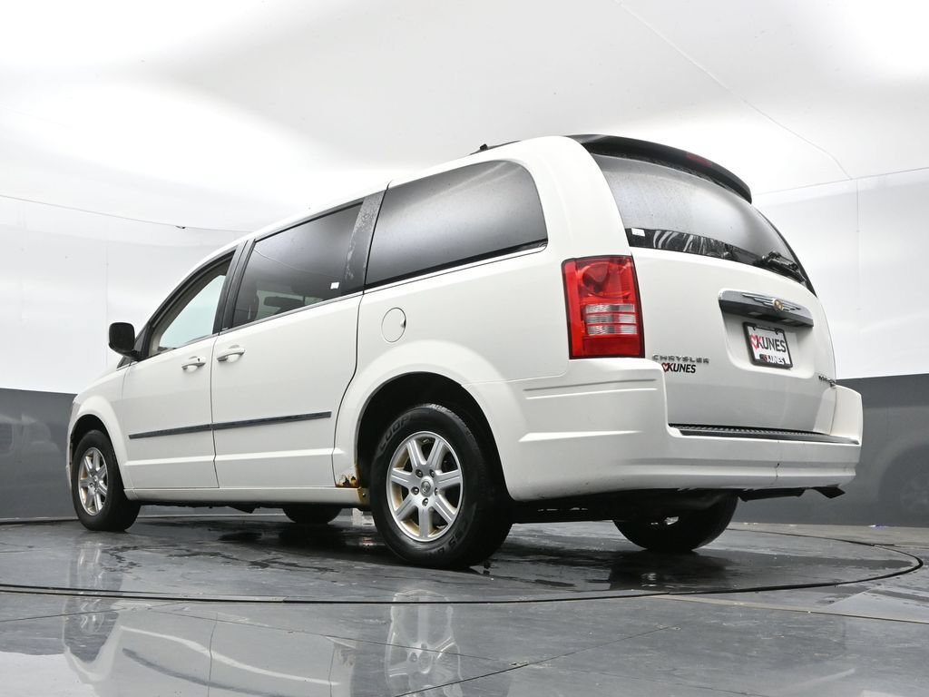 Used 2010 Chrysler Town & Country Touring FWD image 44