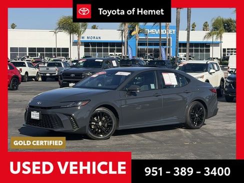 Used 2025 Toyota Camry SE FWD image 1