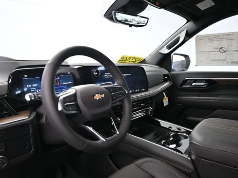 Used 2025 Chevrolet Suburban High Country AWD/4WD image 24