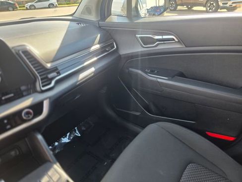 Used 2024 Kia Sportage LX image 31