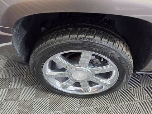 Used 2012 Cadillac Escalade Luxury RWD image 31