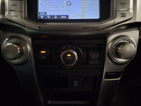 Used 2017 Toyota 4Runner SR5 AWD/4WD image 19