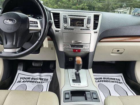 Used 2014 Subaru Outback 2.5i Limited w/ Moonroof Package AWD/4WD image 25
