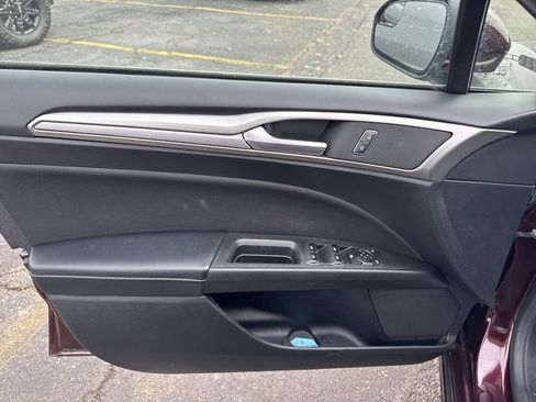 Used 2018 Ford Fusion SE w/ Fusion SE Technology Package image 20