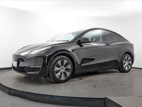 Used 2022 Tesla Model Y Long Range image 2