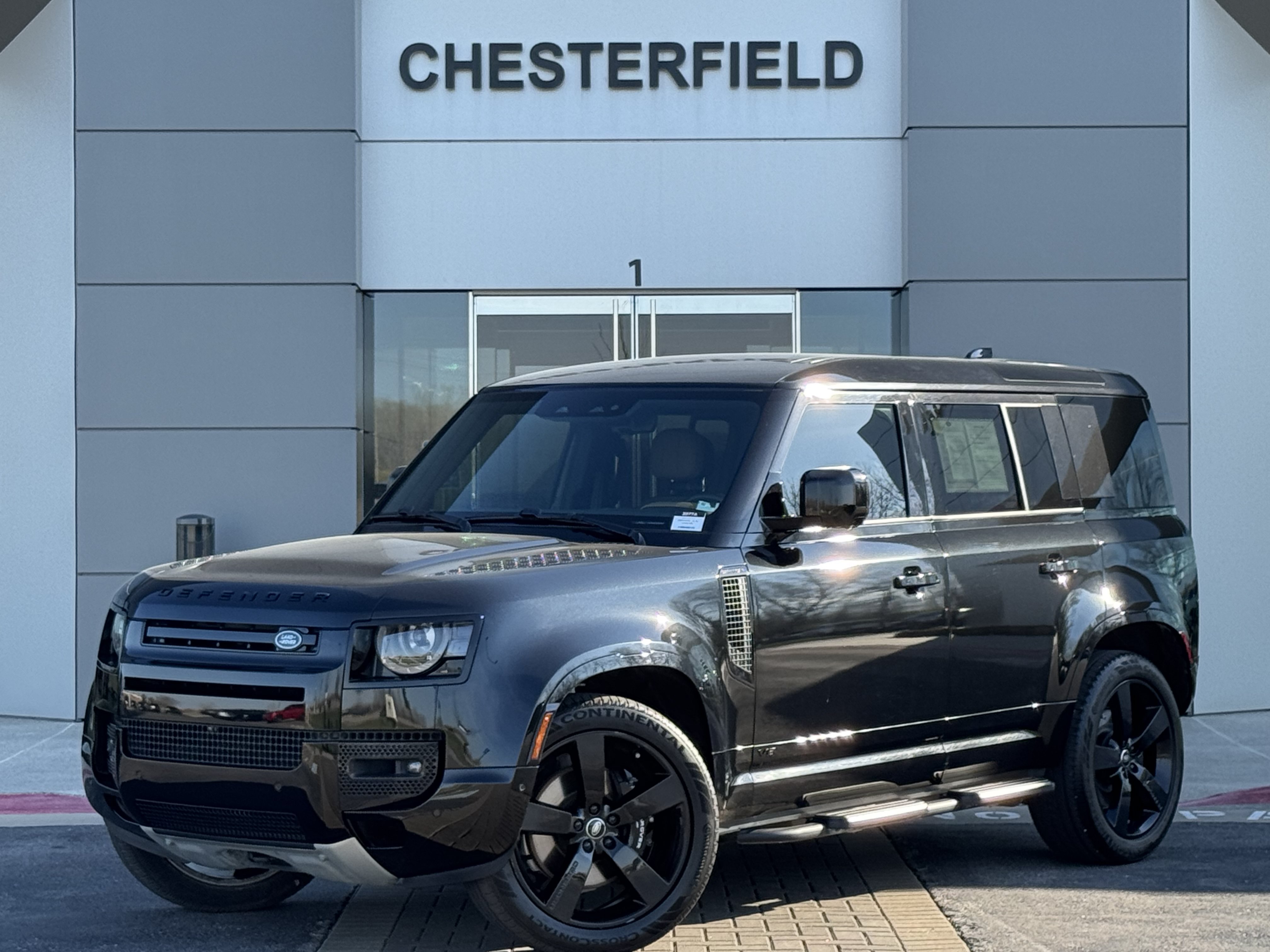 Certified 2025 Land Rover Defender 110 V8 AWD/4WD image 1