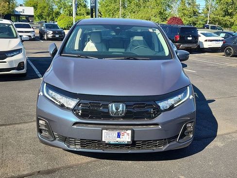 New 2026 Honda Odyssey Touring image 2