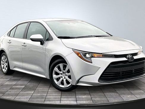 Used 2025 Toyota Corolla LE FWD image 12