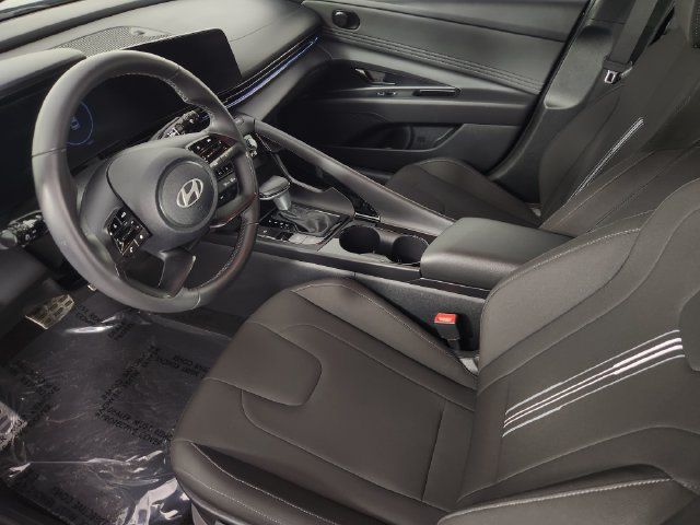 Certified 2025 Hyundai Elantra SEL FWD image 11