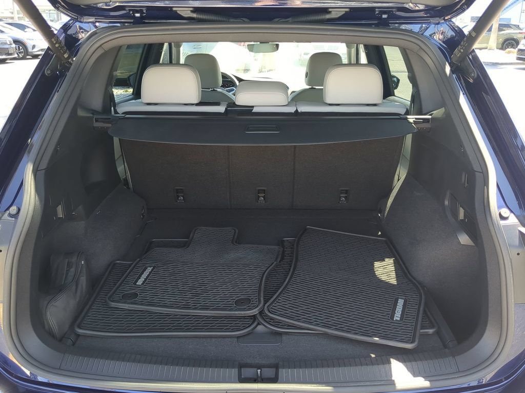 Certified 2023 Volkswagen Tiguan SEL R-Line AWD/4WD image 10