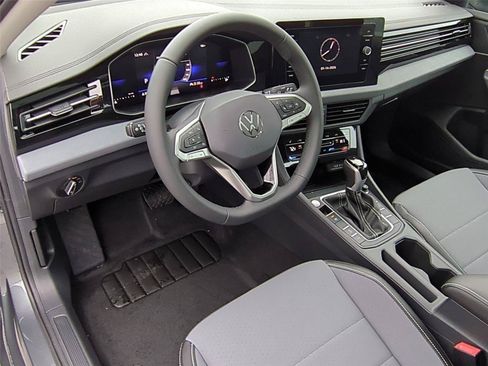 New 2026 Volkswagen Jetta SE FWD image 9
