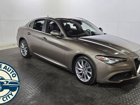 Used 2019 Alfa Romeo Giulia AWD image 1
