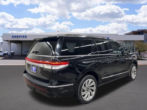 Used 2024 Lincoln Navigator Reserve AWD/4WD image 3