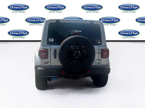 Used 2022 Jeep Wrangler Unlimited Sahara w/ Cold Weather Group AWD/4WD image 6