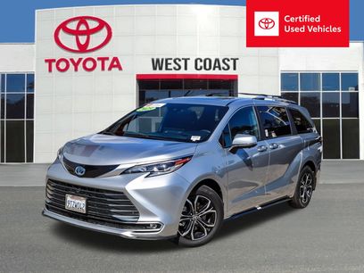 Certified 2025 Toyota Sienna Platinum